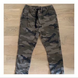 CAMOUFLAGE CARGO PANTS